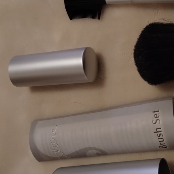 Mary Kay Signature Travel Makeup Brush Set - Picture 5 of 5
